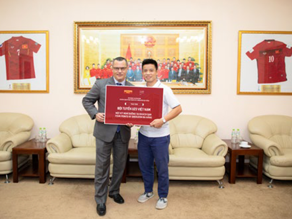 Read more about the article FOUR POINTS BY SHERATON ĐÀ NẴNG TRAO QUÀ CHO ĐỘI TUYỂN U23 VIỆT NAM