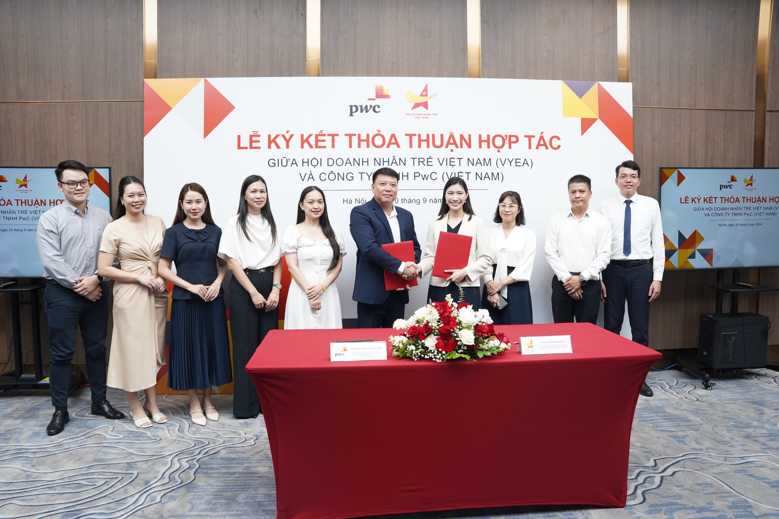 Read more about the article MS. NGUYỄN NGỌC MỸ ĐẠI DIỆN HỘI DOANH NHÂN TRẺ VIỆT NAM KÝ KẾT THỎA THUẬN HỢP TÁC VỚI PwC VIỆT NAM