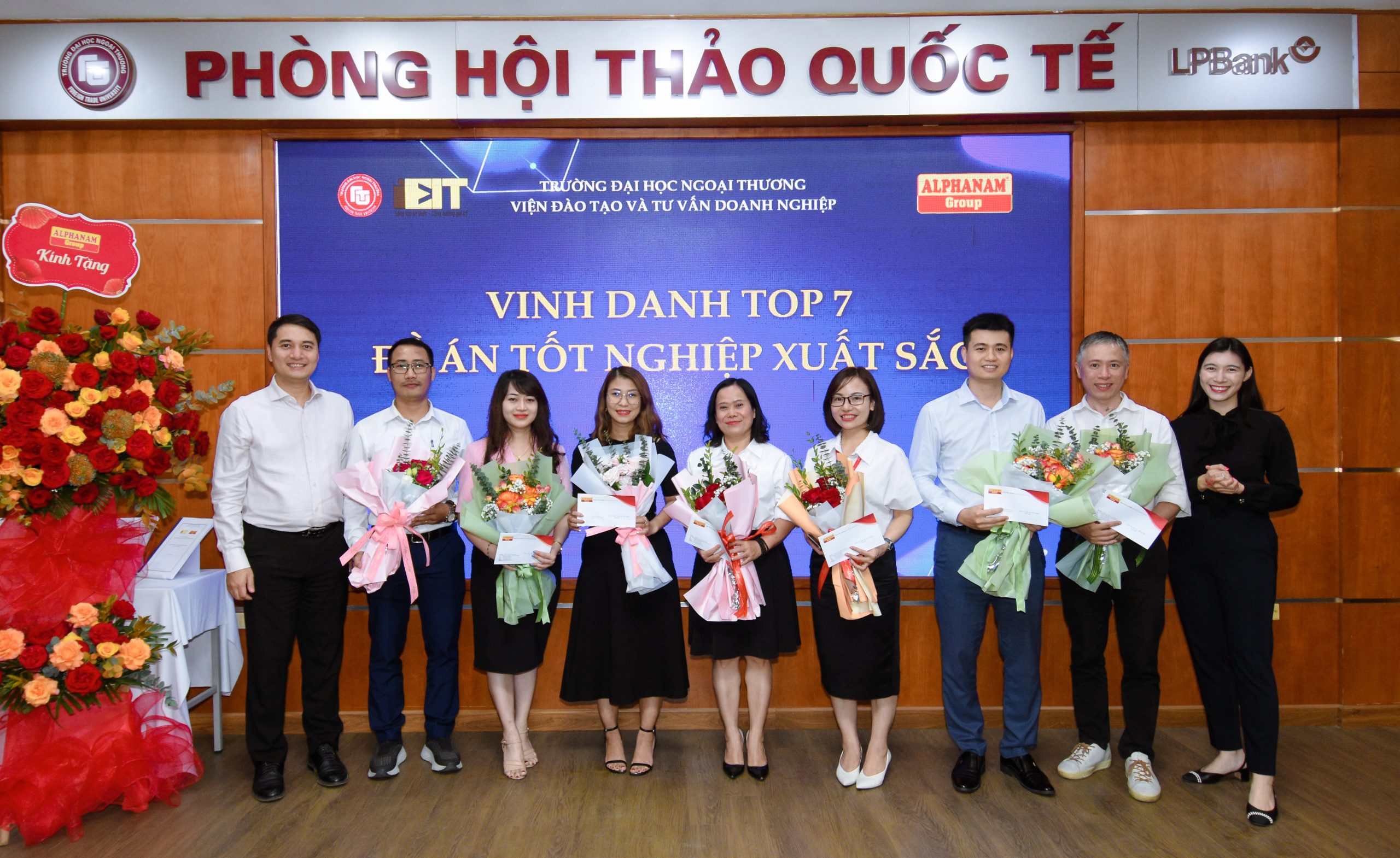 Read more about the article LỄ TỐT NGHIỆP KHÓA ĐÀO TẠO “ĐIỀU HÀNH CAO CẤP NGÀNH QUẢN TRỊ KINH DOANH THEO MÔ HÌNH ỨNG DỤNG” DÀNH CHO CBQL ALPHANAM (KHÓA 2)